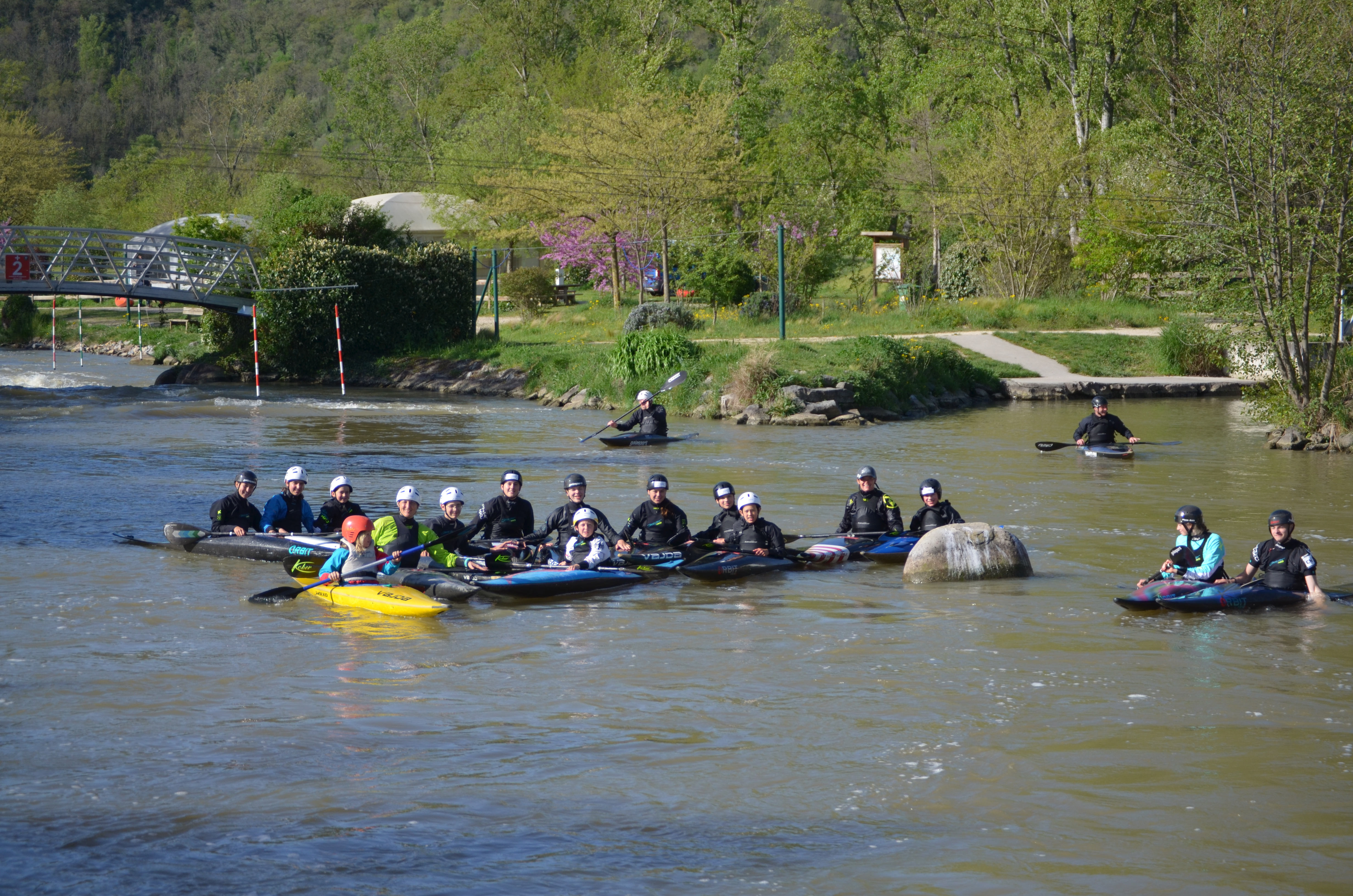 Die meisten Teilnehmer und Trainer am Start der Strecke in St. Pierre de Boeuf