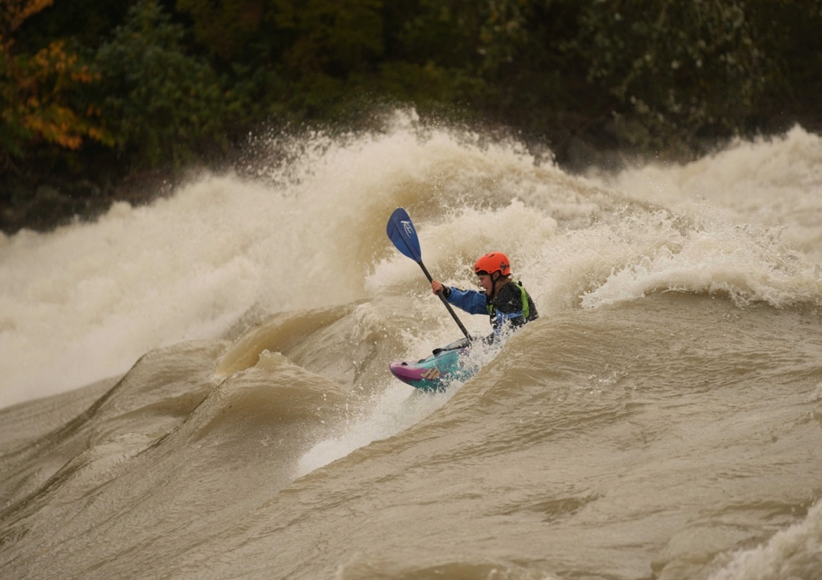 Jule auf der Welle Hawaii sur Rhone