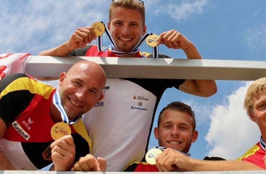 Medaillenjubel bei der WM in Racice (v.l.): Ronald Rauhe, Tom Liebscher, Max Lemke und Max Rendschmidt. © Amrein