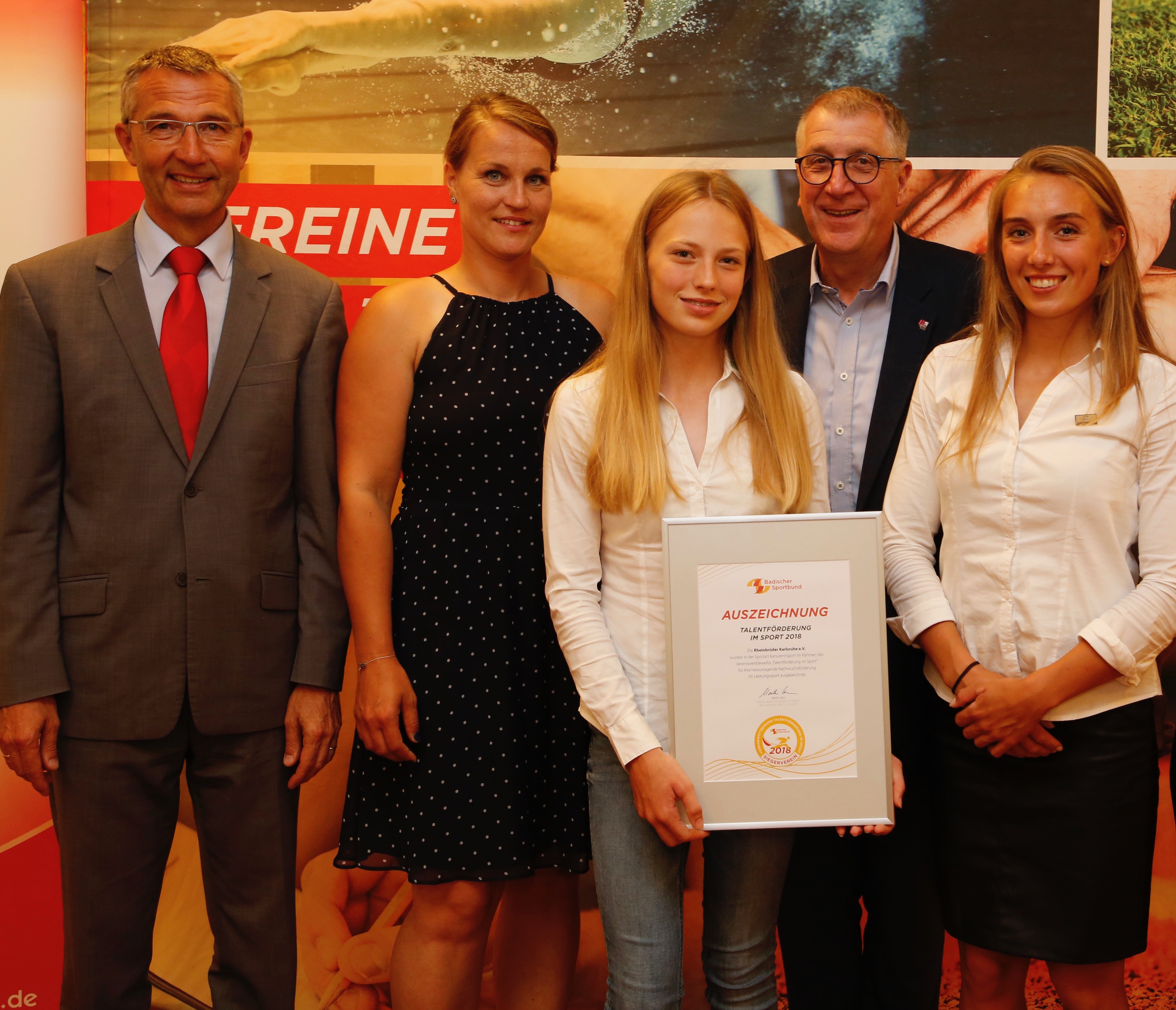 Von links: Martin Lenz (BSB Präsident), Maren Knebel (Nachwuchstrainerin Rheinbrüder Karlsruhe), Gesine Ragwitz (Kanutin), Peter Ludwig (Präsident Kanuverband Baden-Württemberg) und Katinka Hofmann (Kanutin) ©BSB/Pfeifer